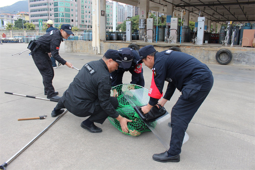 4、特警造服大盗.JPG